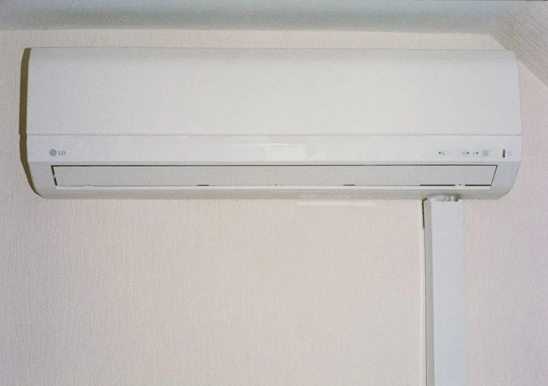 Multi-zone ductless mini-split in Dallas living room