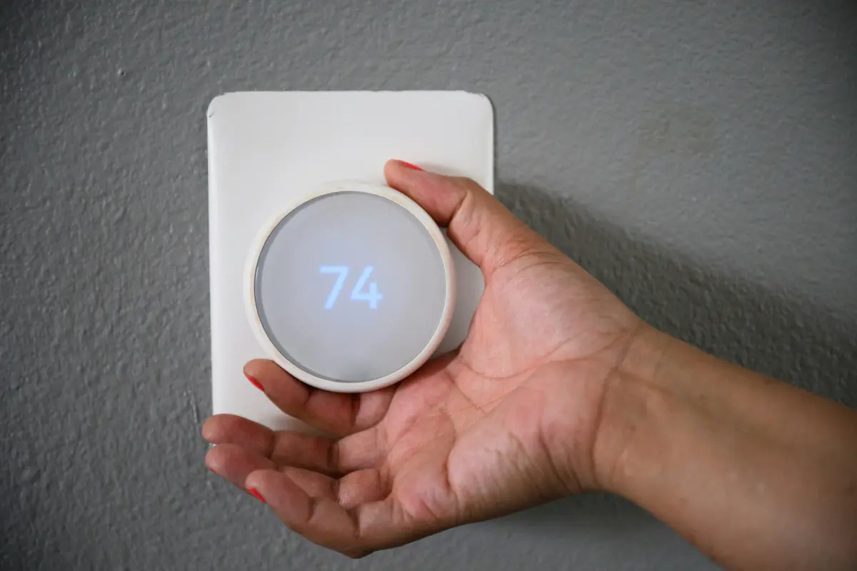 Zone thermostat in Dallas office building